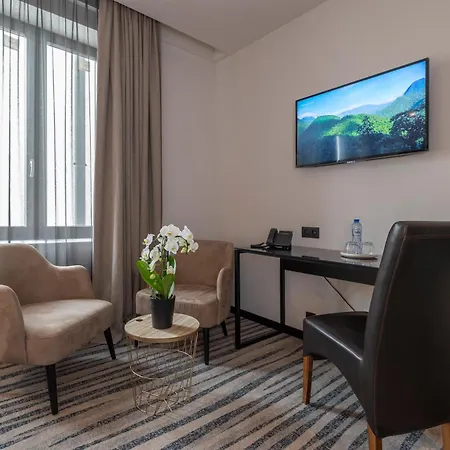 Monarc Hotel