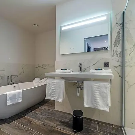 Monarc Hotel
