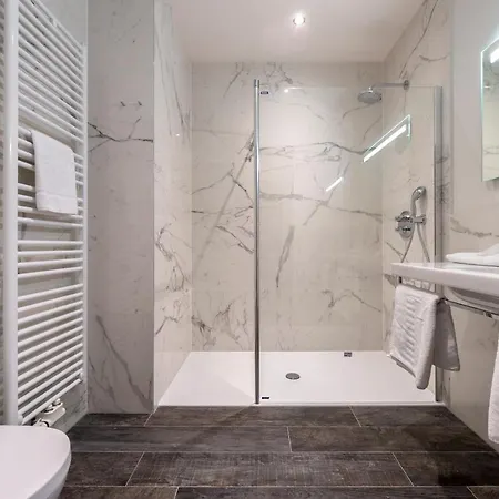 Monarc Hotel 4*