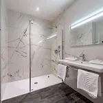 Monarc 4*