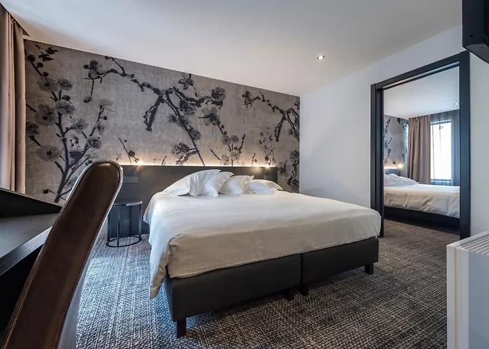 Отель Monarc 4*